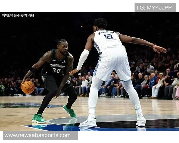 兰德尔表现平平首节手感冰凉全场贡献21分5篮板3助攻3抢断